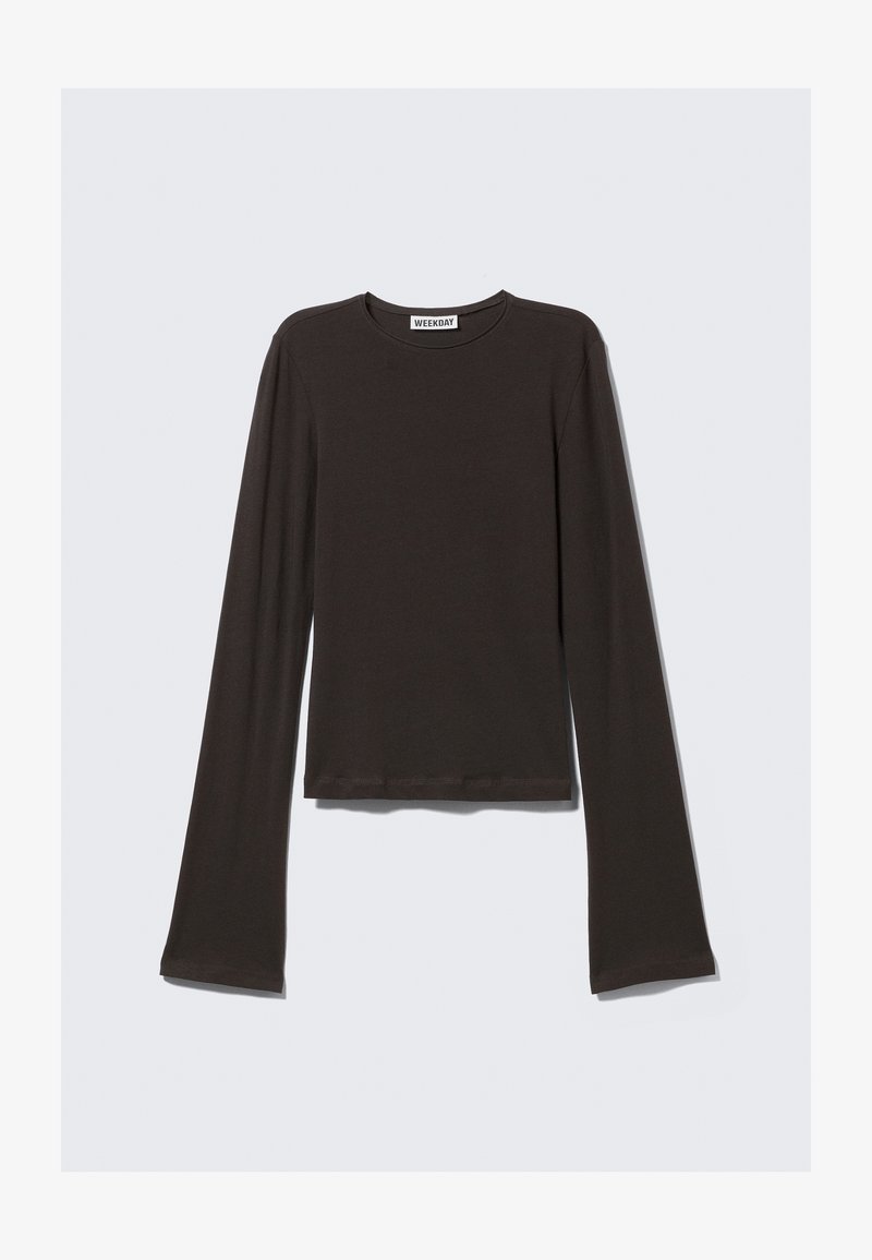 Maglietta a maniche lunghe grigio scuro in tessuto morbido. Presenta un collo rotondo, un corpino aderente e maniche svasate con una texture liscia.