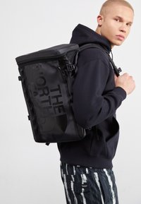 BASE CAMP FUSE BOX - Ryggsekk - black