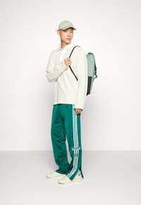 adidas Originals ADIBREAK - Träningsbyxor - collegiate green