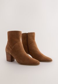 Non sélectionné, tan brown suede