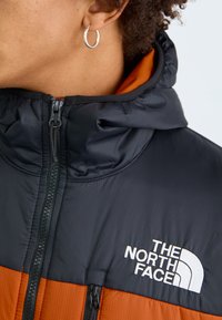 The North Face LIMBARA LIGHT SYNTH HOODIE - Ελαφρύ μπουφάν - earthen copper