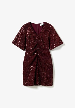 Burgundské šaty s flitry, krátké rukávy, výstřih do V a nařasený detail na přední části. Zapínání na zip vzadu, hladká podšívka.