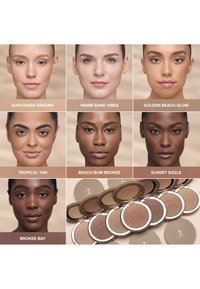 Set di otto cosmetici per il viso esposti in diverse tonalità di pelle, con i nomi corrispondenti sottostanti. Otto compact circolari in un soffice beige e oro.