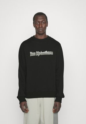 Han Kjøbenhavn ARTWORK REGULAR CREWNECK - Pusa - black