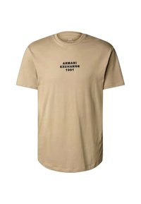 Beige bomulds t-shirt med rund hals og korte ærmer. Har sort broderet tekst "ARMANI EXCHANGE 1991" på forsiden.