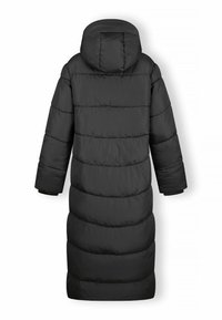 Pikk must puffer-kate horisontaalse tikandi, pikad varrukad ja kinnitatud kapuutsiga, nähtav tagapoolsest vaatenurgast valgel taustal.