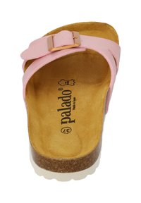 Rosa Leder-Sandale mit Riemen und Schnalle, weiche Wildlederinnensohle, Korkzwischensohle und weiße Gummisohle; mit dem Markennamen innen.