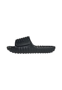 Sort slidesandal med en struktureret overflade og hævede prikker. Har en polstret rem og en bølget, rillede sål for greb.