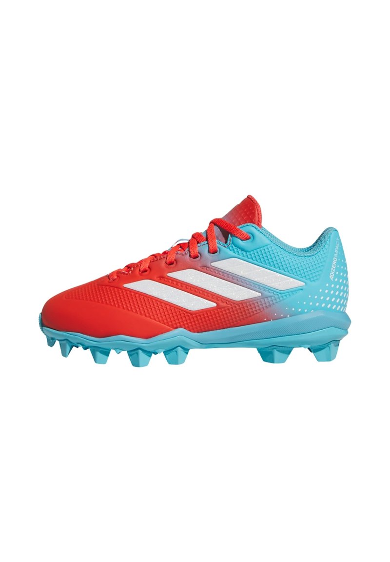 Crvene i svijetloplave nogometne kopačke s teksturiranim sintetičkim gornjim dijelom, bijelim prugama i gumenim umetkom za bolju prionljivost. Sadrži podstavljeni ovratnik za gležanj.
