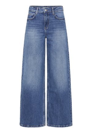 Jean bleu à jambes larges en denim, avec un lavage clair, un design à cinq poches, et une fermeture à boutons et zip sur le devant.