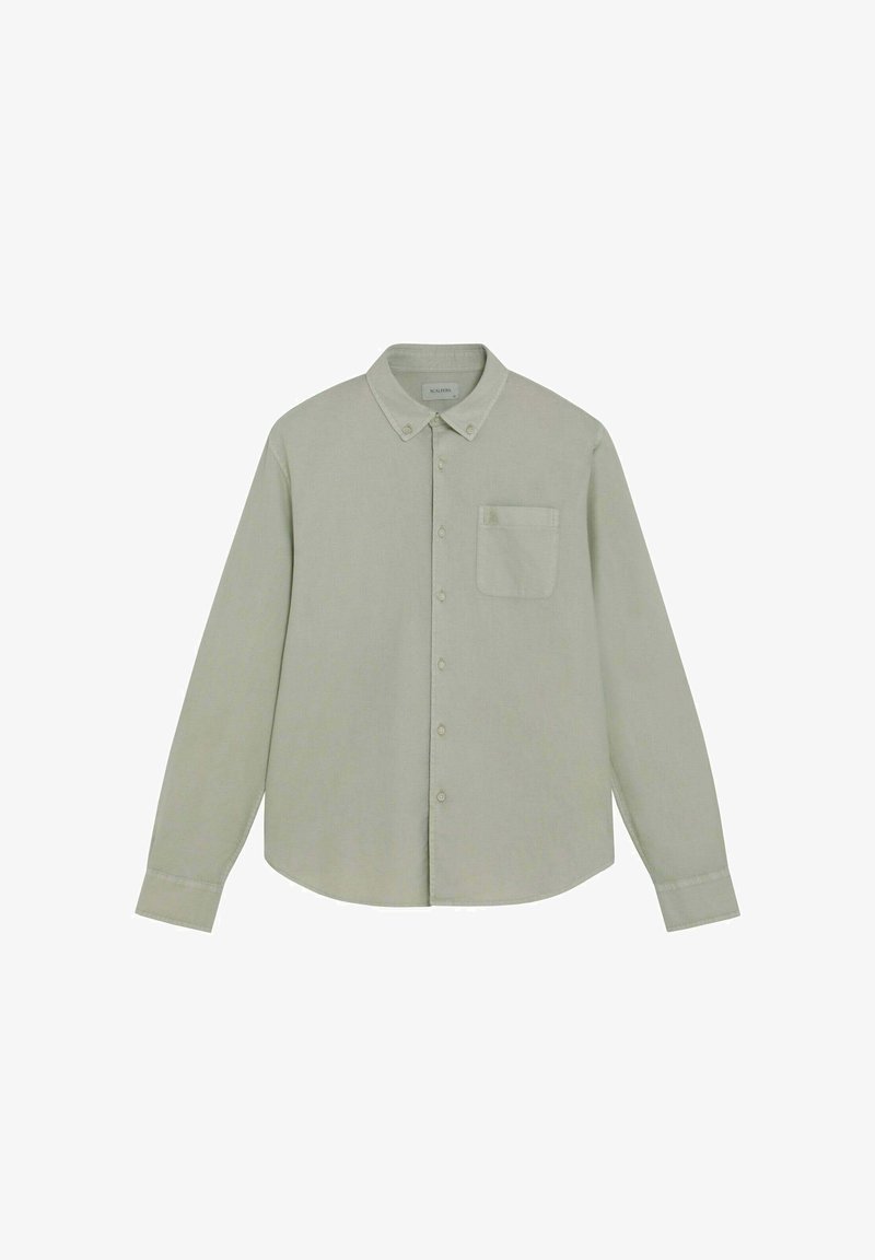 Chemise à manches longues vert clair avec poche poitrine et col boutonné, présentée sur un fond blanc.