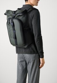 Rains TEXEL MOULDED BACKPACK UNISEX - Turistinė kuprinė - green