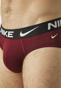 Nike Underwear HIP BRIEF 3 PACK - Slip - blue/red/grey