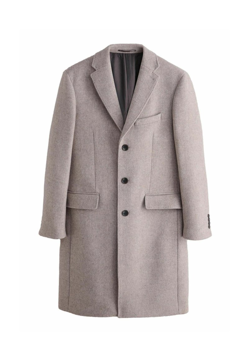 Jasnoszary wełniany płaszcz o wyprofilowanym kołnierzu, z trzema kieszeniami z przodu, czterema guzikami i jedną kieszenią na piersi. Gładka tekstura i wyraźny kształt.
