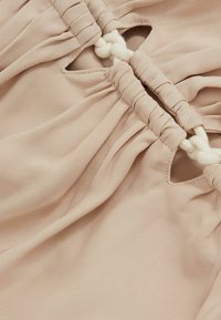 Reiss BROOKE ATELIER CUT-OUT ROPE - Nappali ruha - neutral