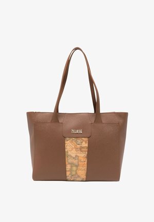 Borsa a tracolla in pelle marrone con finitura testurizzata, caratterizzata da un pannello frontale con un design di una mappa vintage e un logo marchiato nella parte superiore.