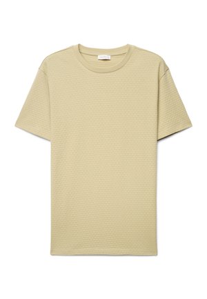 Helles beige T-Shirt mit kurzen Ärmeln und Rundhalsausschnitt, mit dezentem, strukturiertem sechseckigem Muster, flach auf weißem Hintergrund präsentiert.