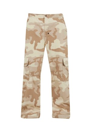 Cargo bukser i en beige og lysebrun camouflagemønster, som har to sidelommer, en knaplukning og en elastisk talje.