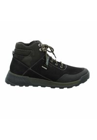 Czarne i zielone buty trekkingowe z nubukową i materiałową cholewką, okrągłymi sznurówkami, wyściółką wokół kostki oraz teksturowaną gumową podeszwą. Posiadają akcent w kolorze kamuflażu.