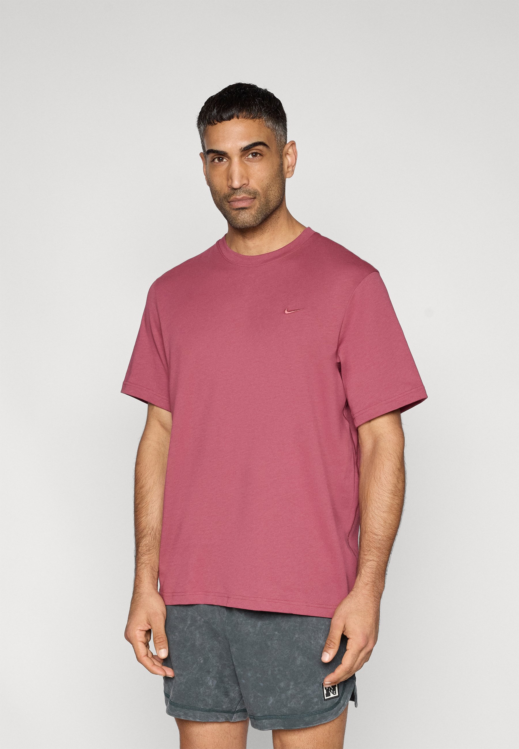 hot pink nike apparel