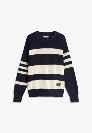 Pull en maille à rayures bleu marine et blanches, manches longues, col et poignets côtelés, avec une petite étiquette noire près de l'ourlet.
