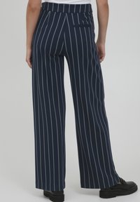 ICHI IHRUTI - Pantalon classique - total eclipse