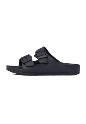 Czarna, wsuwana sandałka z odkrytymi palcami, wyposażona w dwie regulowane klamry i teksturowaną podeszwę, zaprojektowana do noszenia na co dzień.