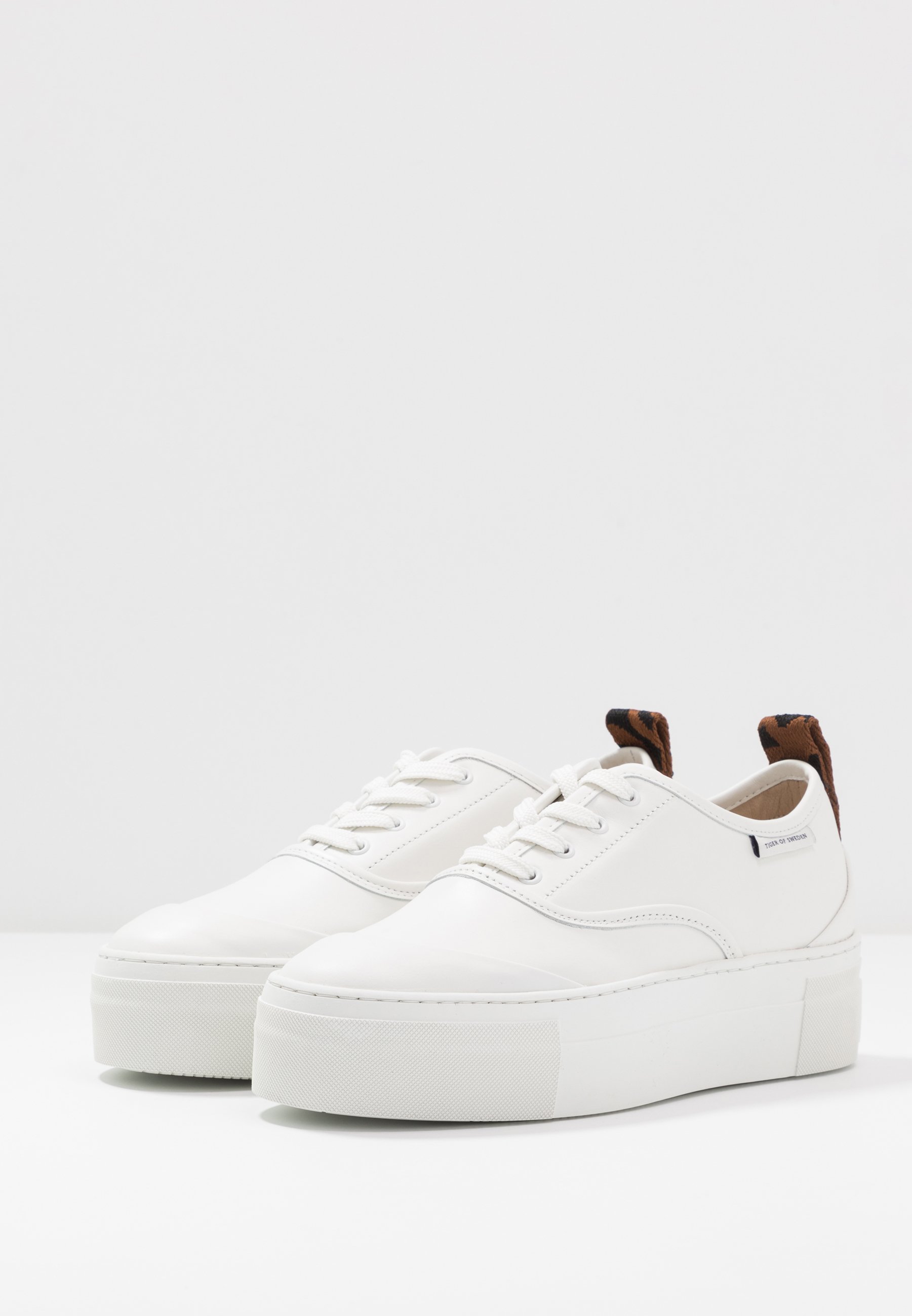 Tiger of Sweden STILOBATE - Joggesko - white Tiger of Sweden STILOBATE - Joggesko - white