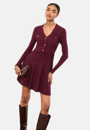FRINGE BUTTONED V-NECK LONG SLEEVE - Svetríkové šaty - berry red