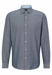 Camicia a maniche lunghe azzurro chiaro con colletto button-down, bottoni bianchi e sottile logo BOSS ricamato sul petto. Tessuto liscio e intrecciato.