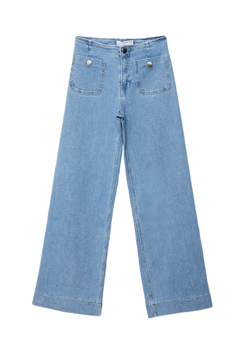 Jeans larghi di denim blu chiaro, dotati di due tasche frontali con bottoni dorati, taglio dritto e finitura orlata.