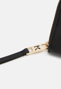 KARL LAGERFELD SIGNATURE CONTINENTAL ZIP - Portafoglio - black/gold-coloured