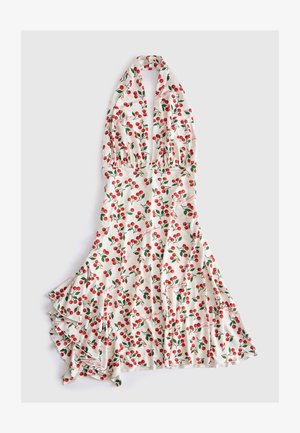 Weißes Neckholderkleid mit ausgestelltem Rock, verziert mit einem Muster aus roten Kirschen und grünen Blättern.