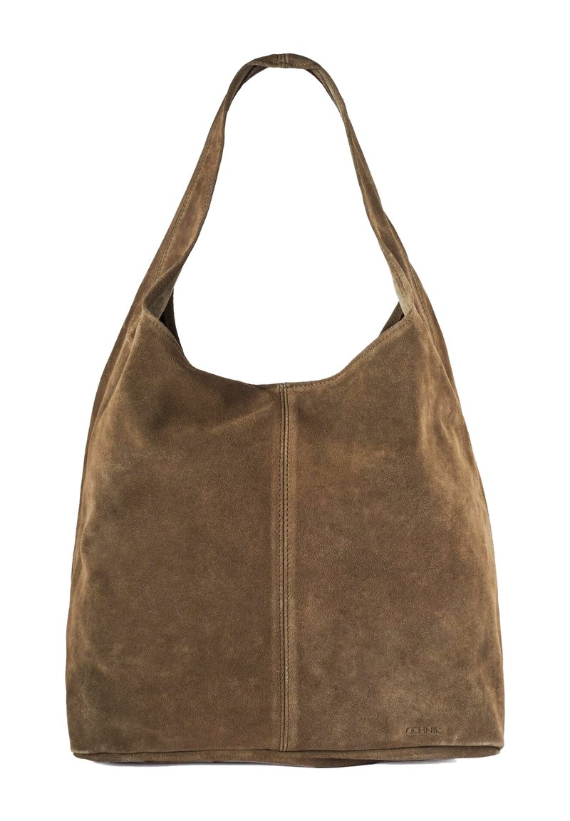 Brązowa skórzana torba na ramię z szerokim paskiem i prostym pionowym przeszyciem, oznaczona marką "OCHNIK" w prawym dolnym rogu.