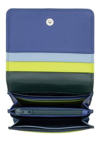 Billetera con imitación de cuero azul, múltiples slots para tarjetas en azul, amarillo y verde, con un compartimento con cremallera y cierre a presión.