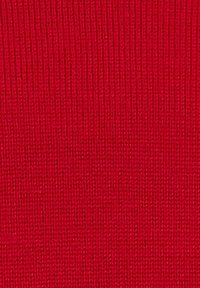 Tissu tricoté rouge avec une texture côtelée fine, couleur uniforme et motif cohérent. Idéal pour des vêtements ou des accessoires.