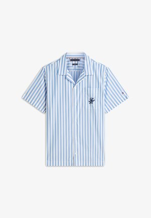 Lühikeste varrukatega nööbitav särk vertikaalsete helesiniste ja valgete triipudega, esiküljel rinnatasku tikitud mereväe logoga ja väike varrukalipuga detail.