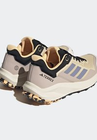 adidas Terrex Löparskor terräng - beige
