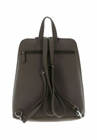 Sac à dos en cuir marron avec des bretelles réglables, une poigne supérieure et une poche zippée à l'arrière. Texture lisse et design structuré.