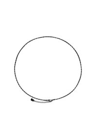 Collana in catena nera, caratterizzata da un design tessuto e intrecciato, con un gancio e una catena regolabile per variare la lunghezza.