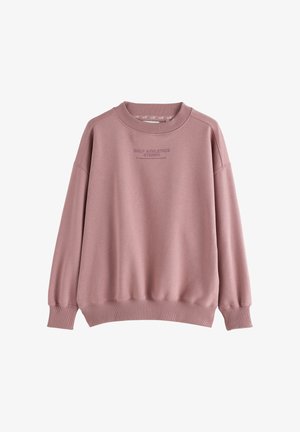 Fioletowa bluza crewneck z prążkowanymi mankietami i dołem, z wyhaftowanym napisem "SELF ATHLETICS STUDIO" na piersi.