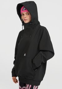 Zwarte pullover hoodie met verstelbare capuchon, kangoeroezak en geribbelde manchetten. Bevat een logo patch aan de voorkant, gemaakt van textuurstof.