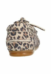 Mokassin-Schuh mit Leopardenmuster,  mit einem weichen, strukturierten Obermaterial, ausgestattet mit Schnürsenkeln und einer braunen Gummisohle. Die Rückansicht hebt die Form und Designdetails hervor.
