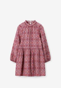 Langärmliges Kleid in einem rot-blauen geometrischen Muster, mit gerafftem Ausschnitt und ausgestellt Rock. Hergestellt aus leichtem Stoff.