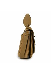 Borsa a tracolla in pelle color cuoio con finitura testurizzata, profilo sottile, tracolla regolabile e base piatta. Caratterizzata da un dettaglio liscio sul lato.