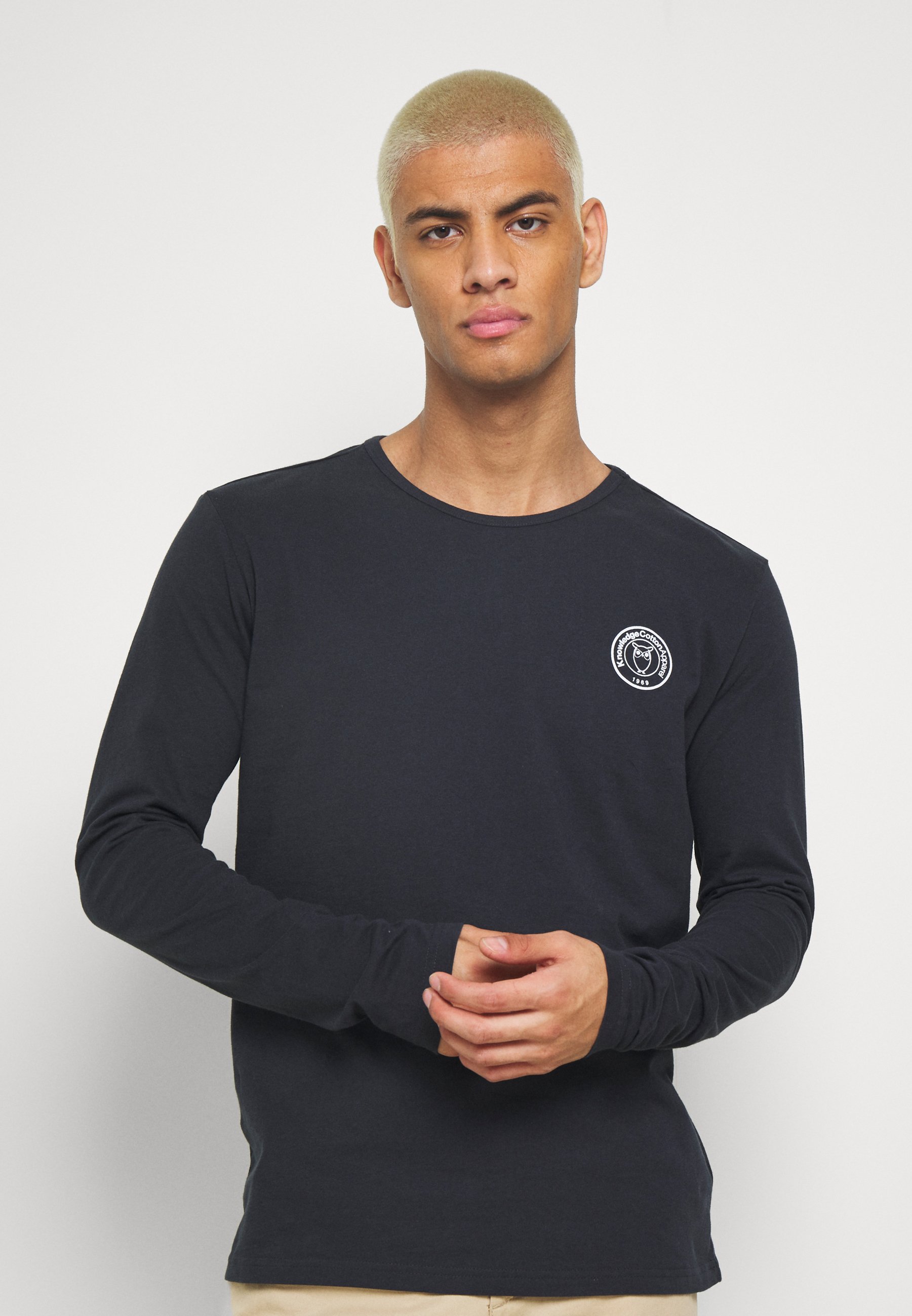 Knowledge Cotton Apparel LOCUST BADGE LONG SLEEVE Topper Knowledge Cotton Apparel LOCUST BIG BACK PRINT LONG SLEEVE - Topper langermet - dark blue