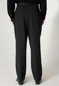 Next REGULAR FIT - Pantaloni de costum - black