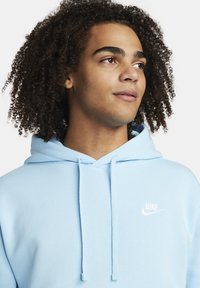 Nike Sportswear SPORTSWEAR CLUB FLEECE - Camisola - blue chill/blue chill/(lt crimson)