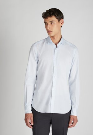 Lichtblauwe lange mouwen shirt, met knopen aan de voorkant, klassieke kraag, zachte stof met een gladde textuur, met een afgeronde zoom en een normale pasvorm.