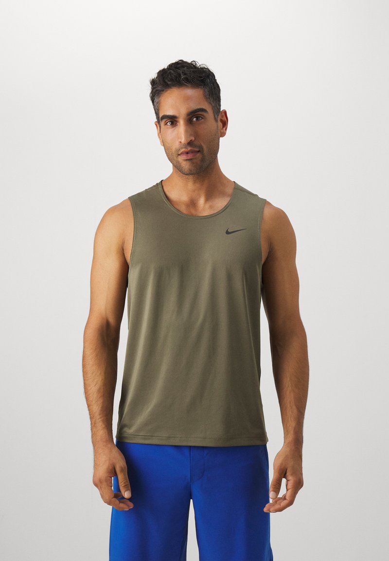 Nike Performance - READY TANK - Toppi - medium olive/black, Suurenna